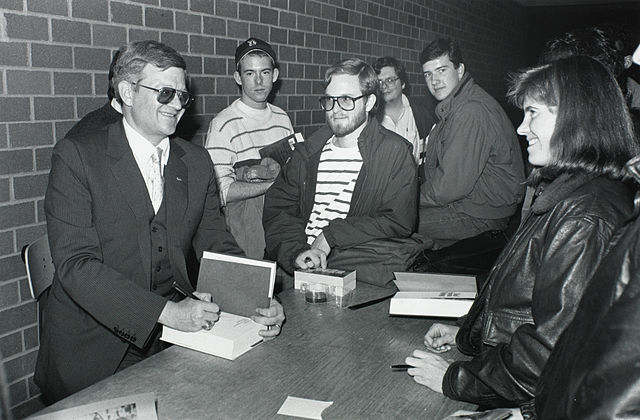 Erfolgsautor Tom Clancy am 01. Oktober 2013 in Baltimore gestorben